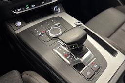 Sininen Audi Q5 2020 kuva 19.