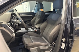 Sininen Audi Q5 2020 kuva 23.