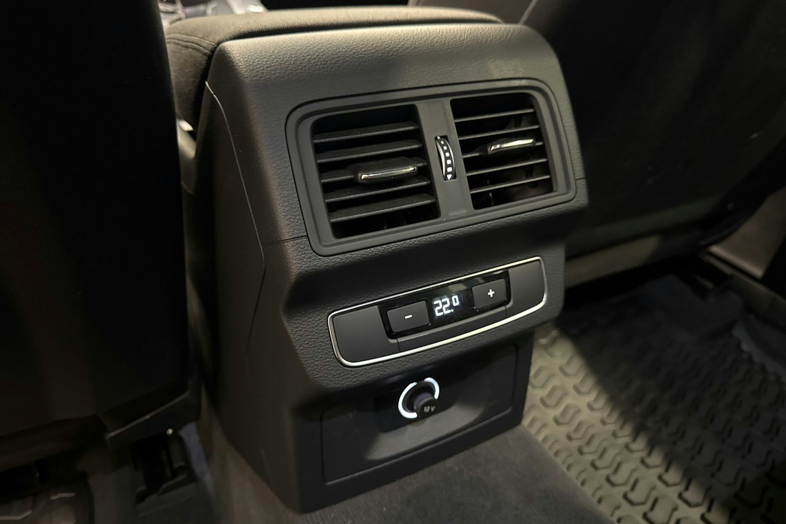Sininen Audi Q5 2020 kuva 24.