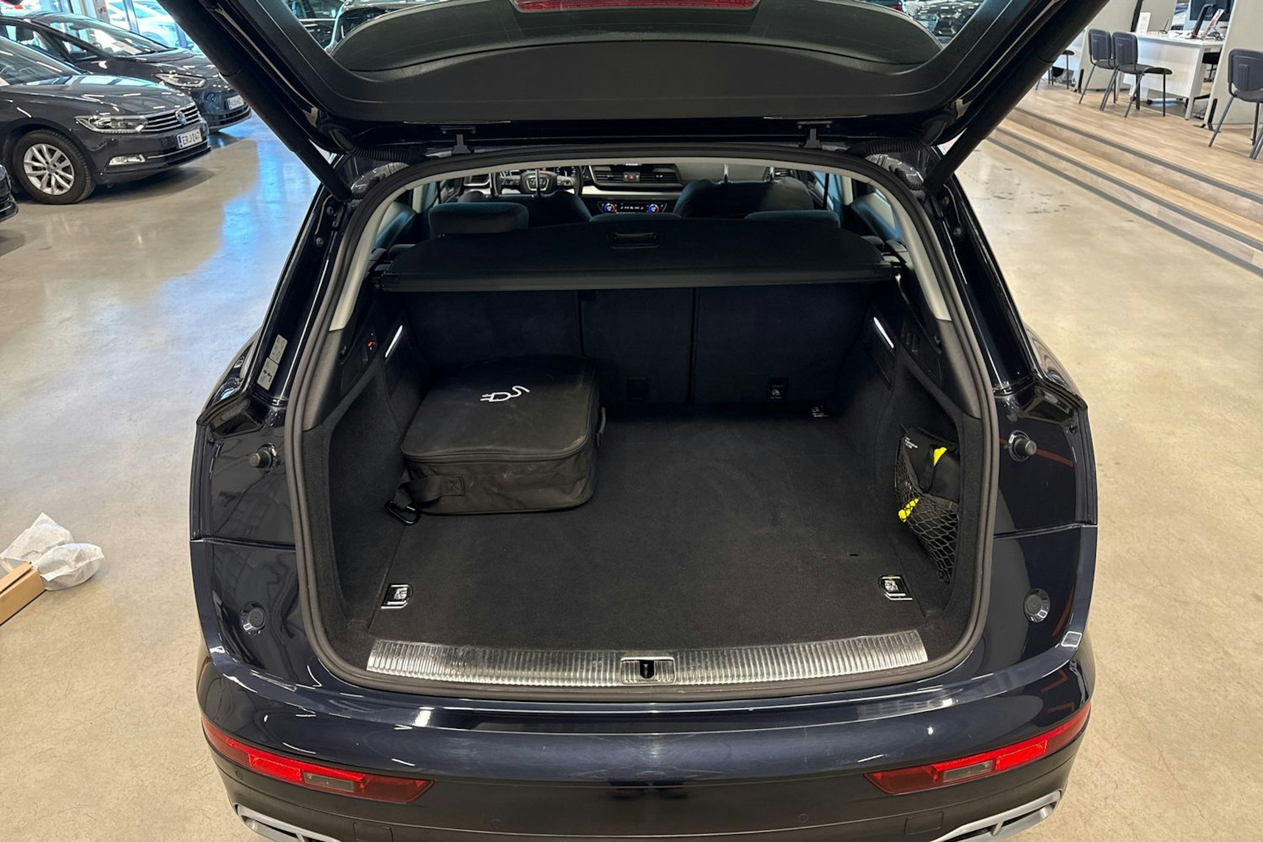 Sininen Audi Q5 2020 kuva 25.