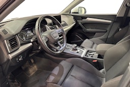 Valkoinen Audi Q5 2020 kuva 3.