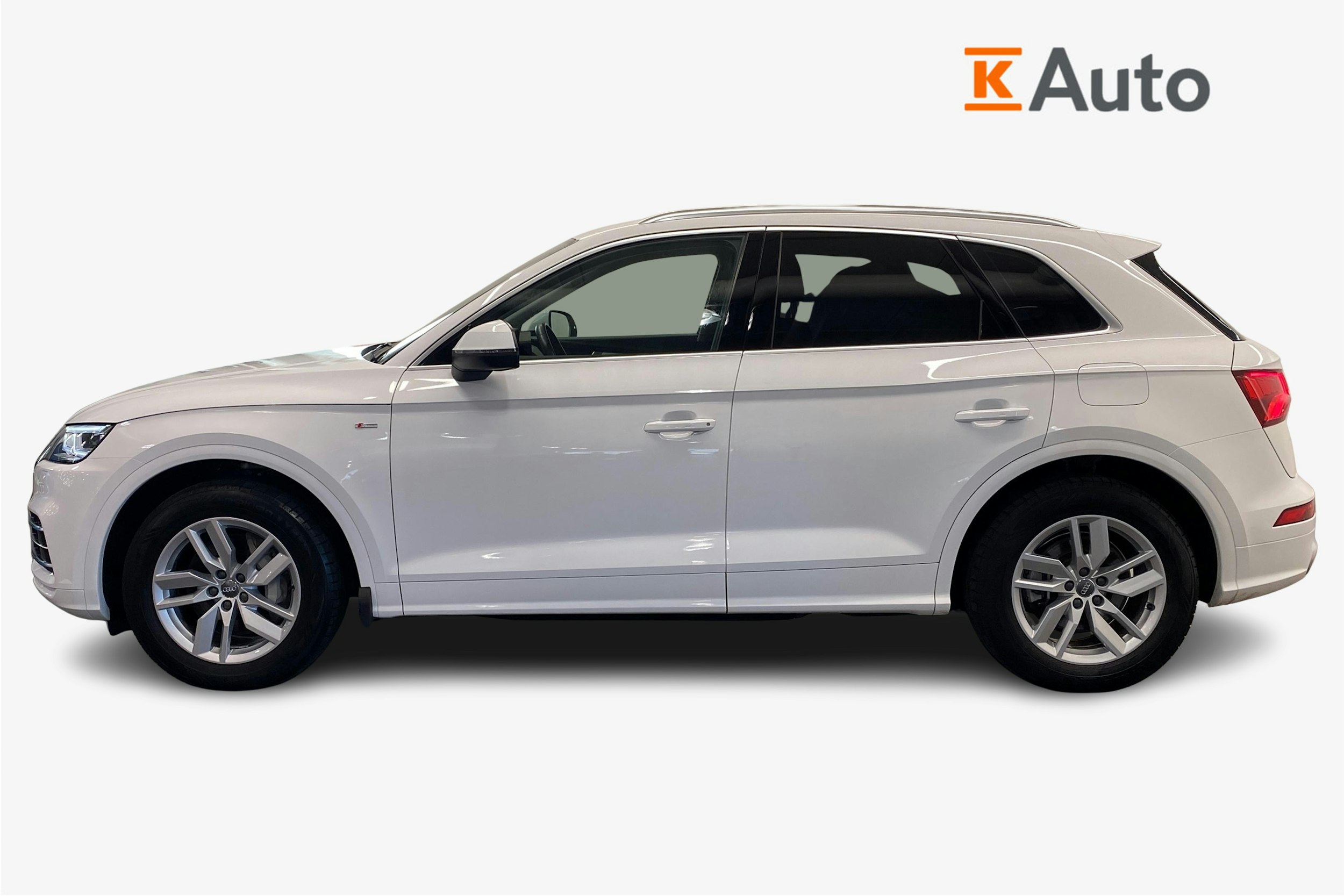 Valkoinen Audi Q5 2020 kuva 5.