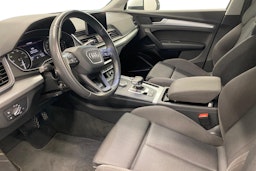 Valkoinen Audi Q5 2020 kuva 6.