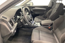 Valkoinen Audi Q5 2020 kuva 8.