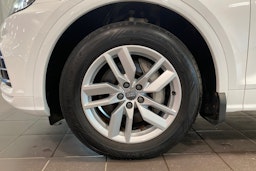 Valkoinen Audi Q5 2020 kuva 9.