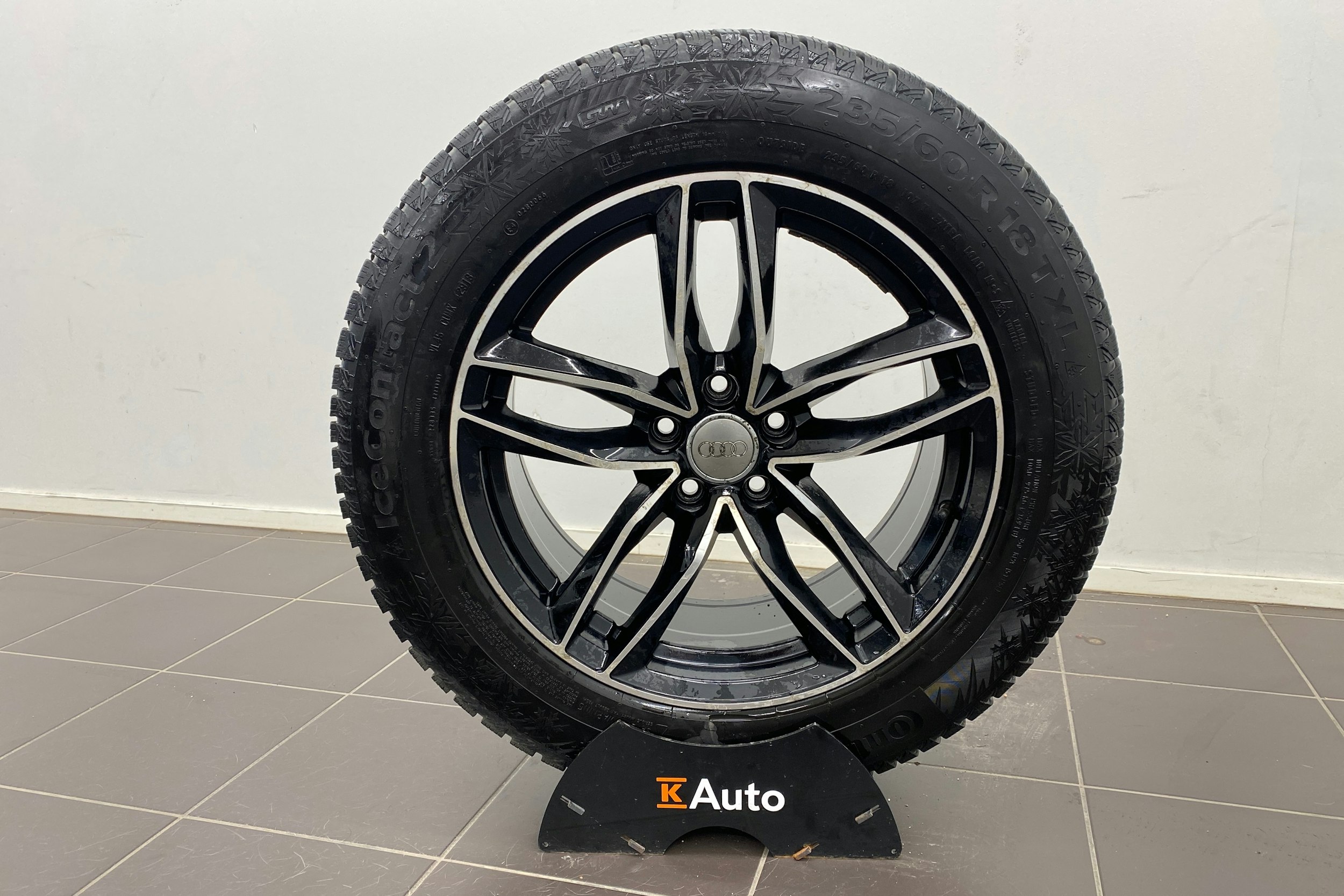 Valkoinen Audi Q5 2020 kuva 10.