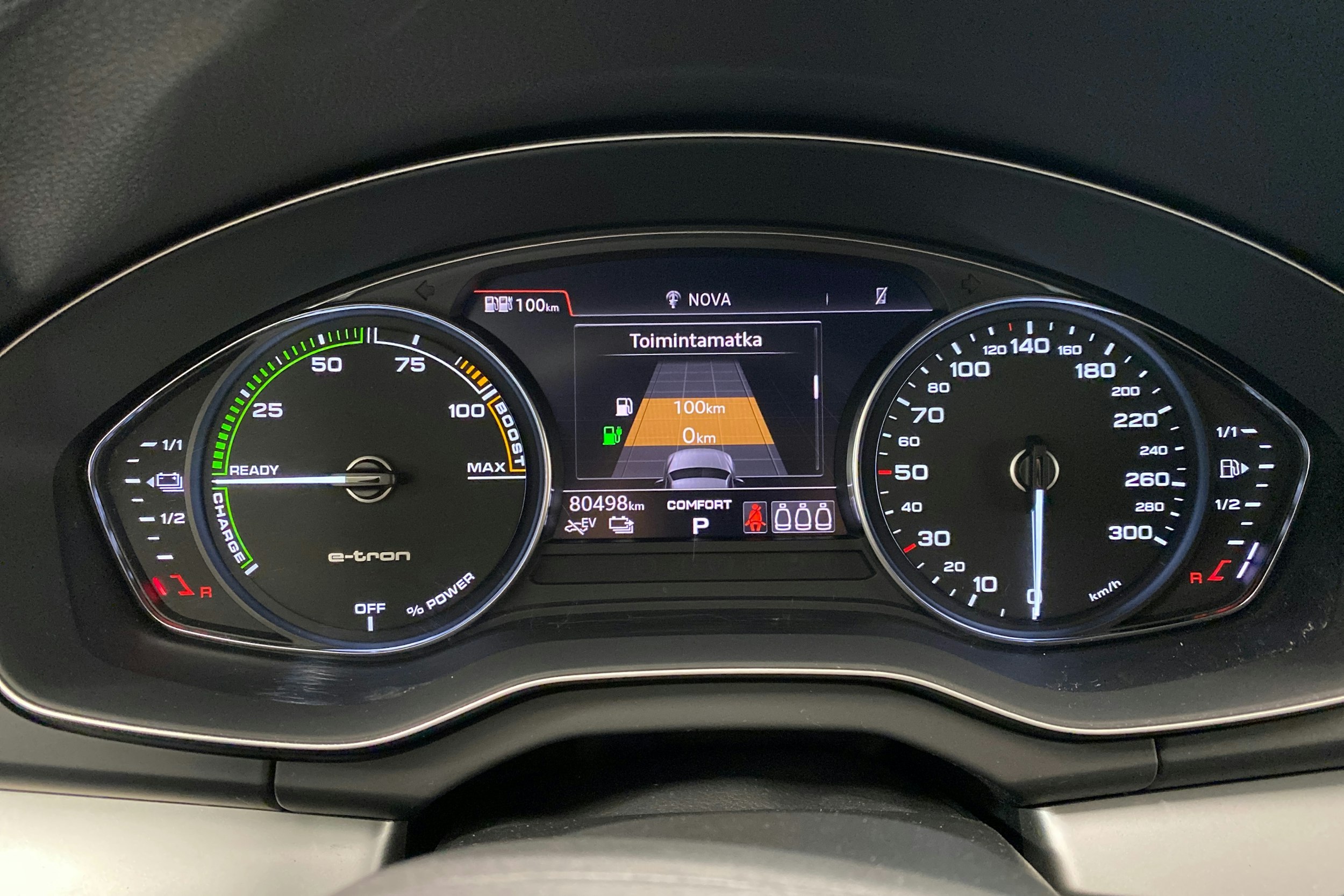 Valkoinen Audi Q5 2020 kuva 11.
