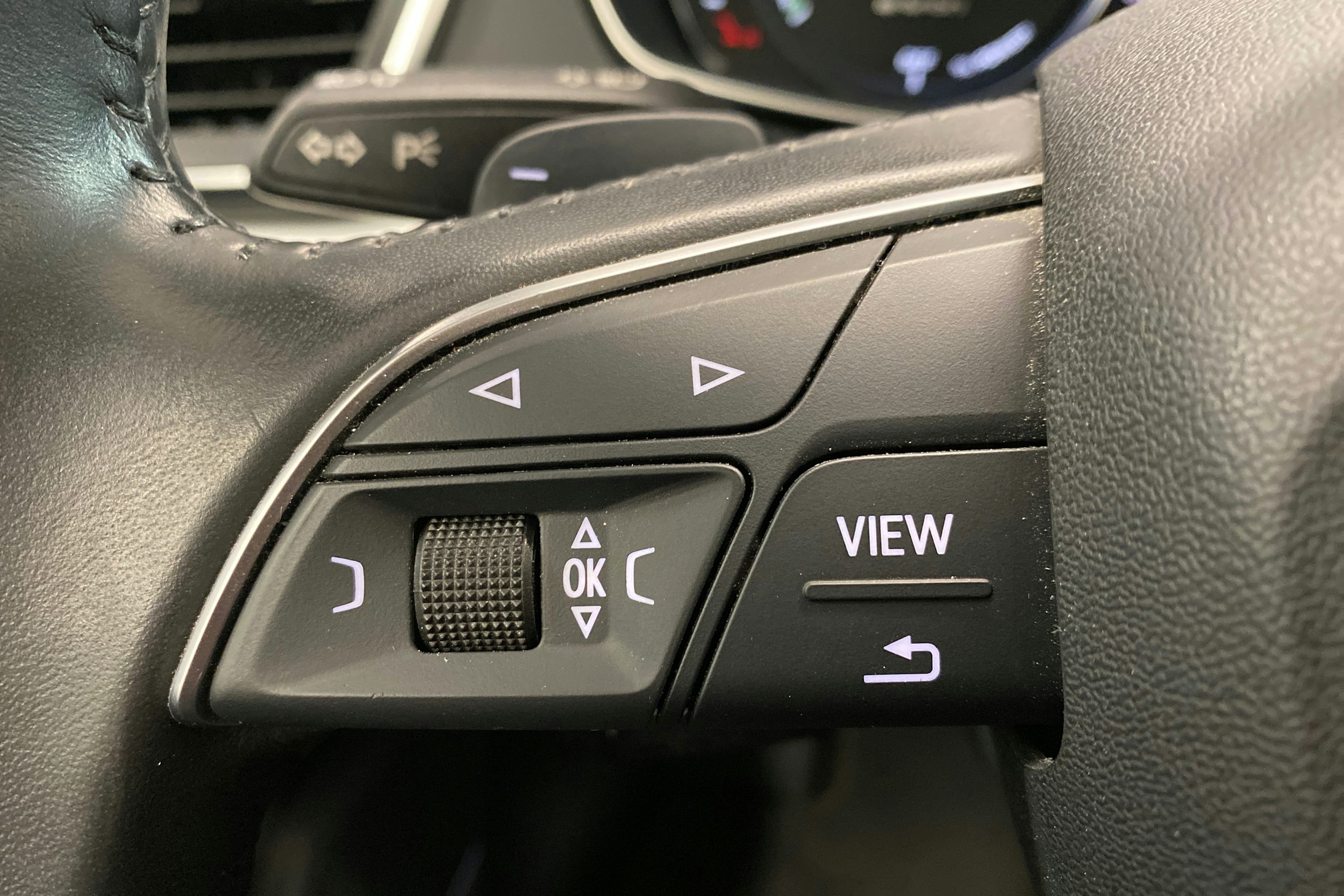 Valkoinen Audi Q5 2020 kuva 15.