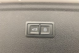 Valkoinen Audi Q5 2020 kuva 22.