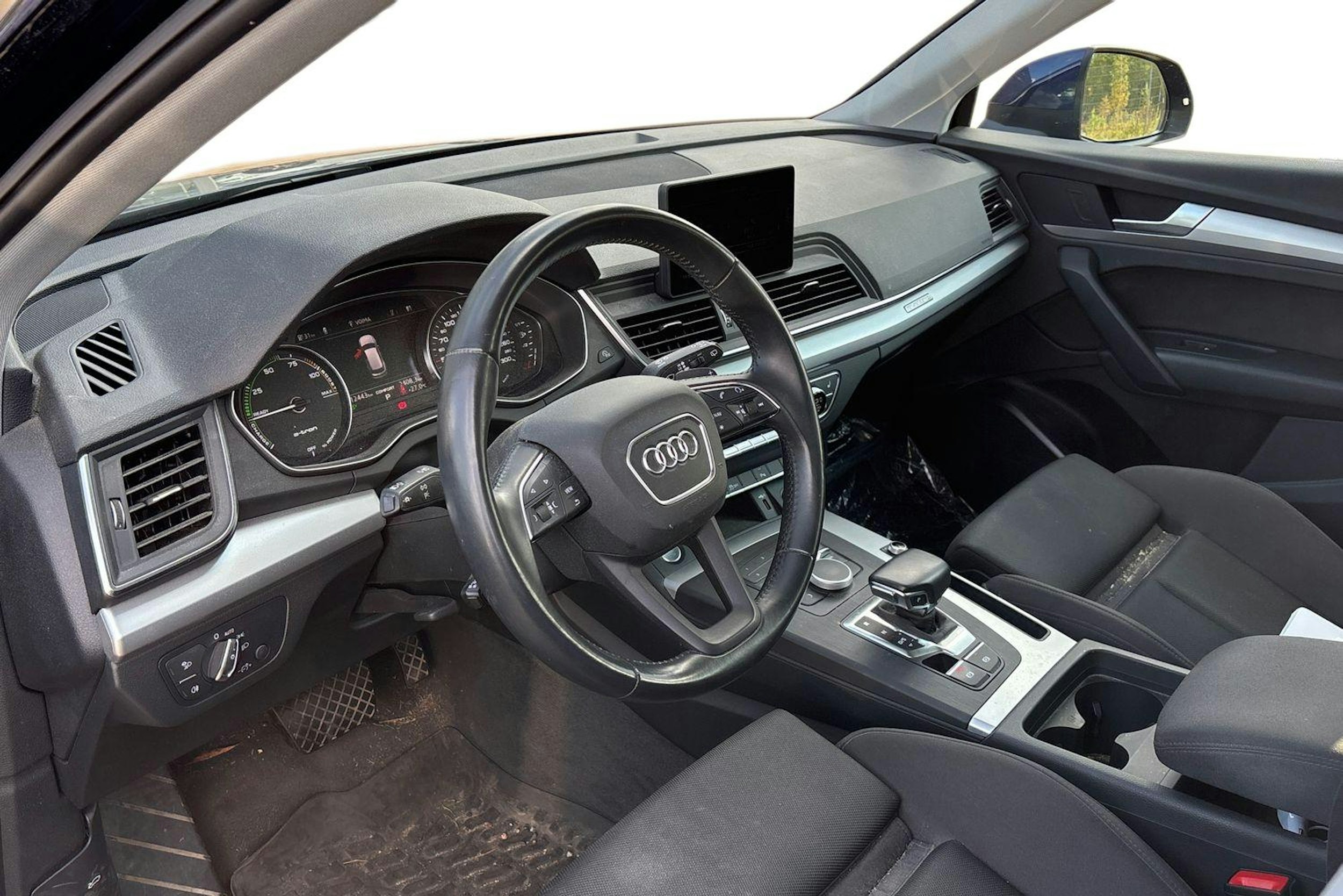 met. sininen Audi Q5 2020 kuva 3.