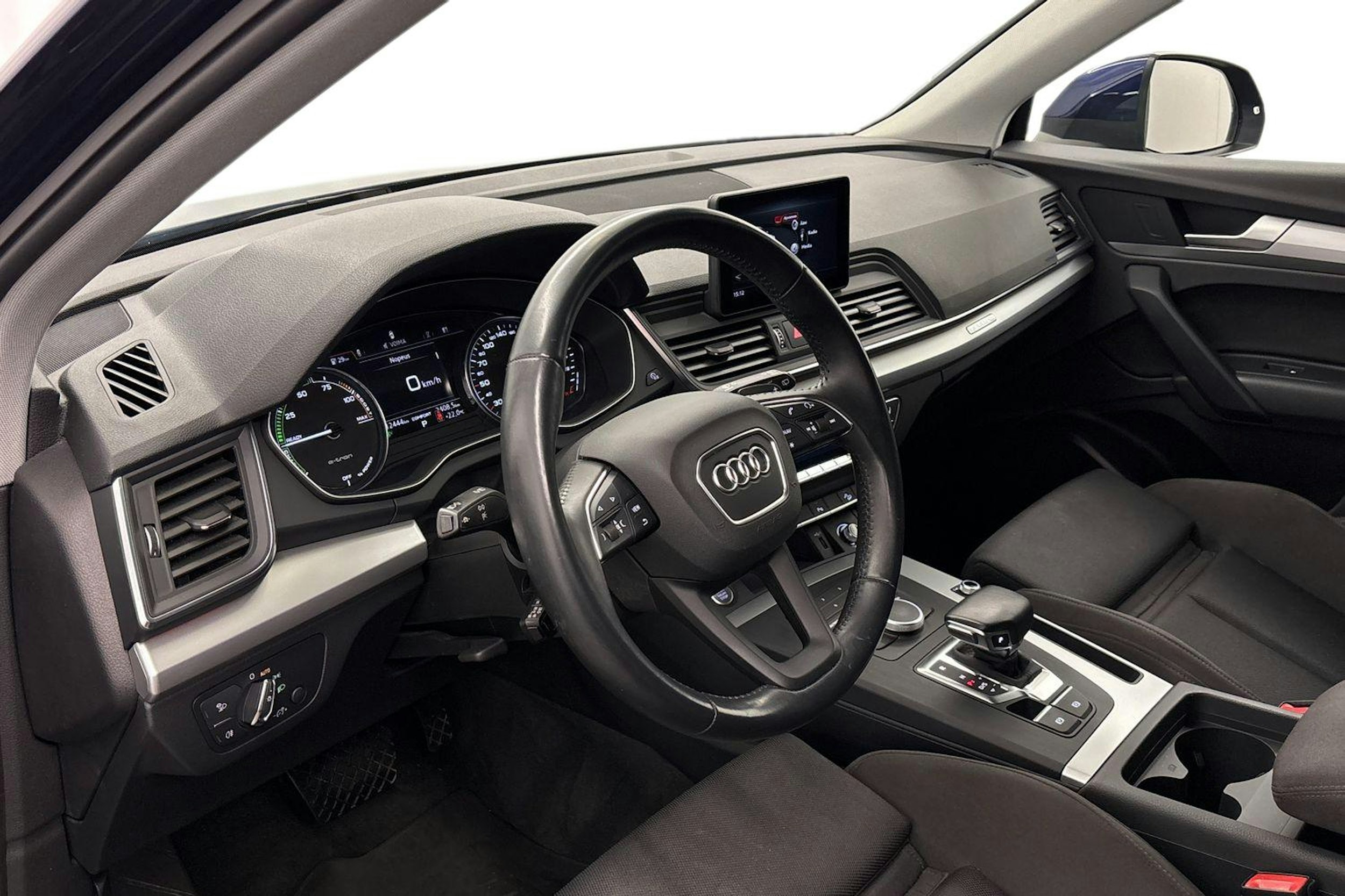 met. sininen Audi Q5 2020 kuva 7.