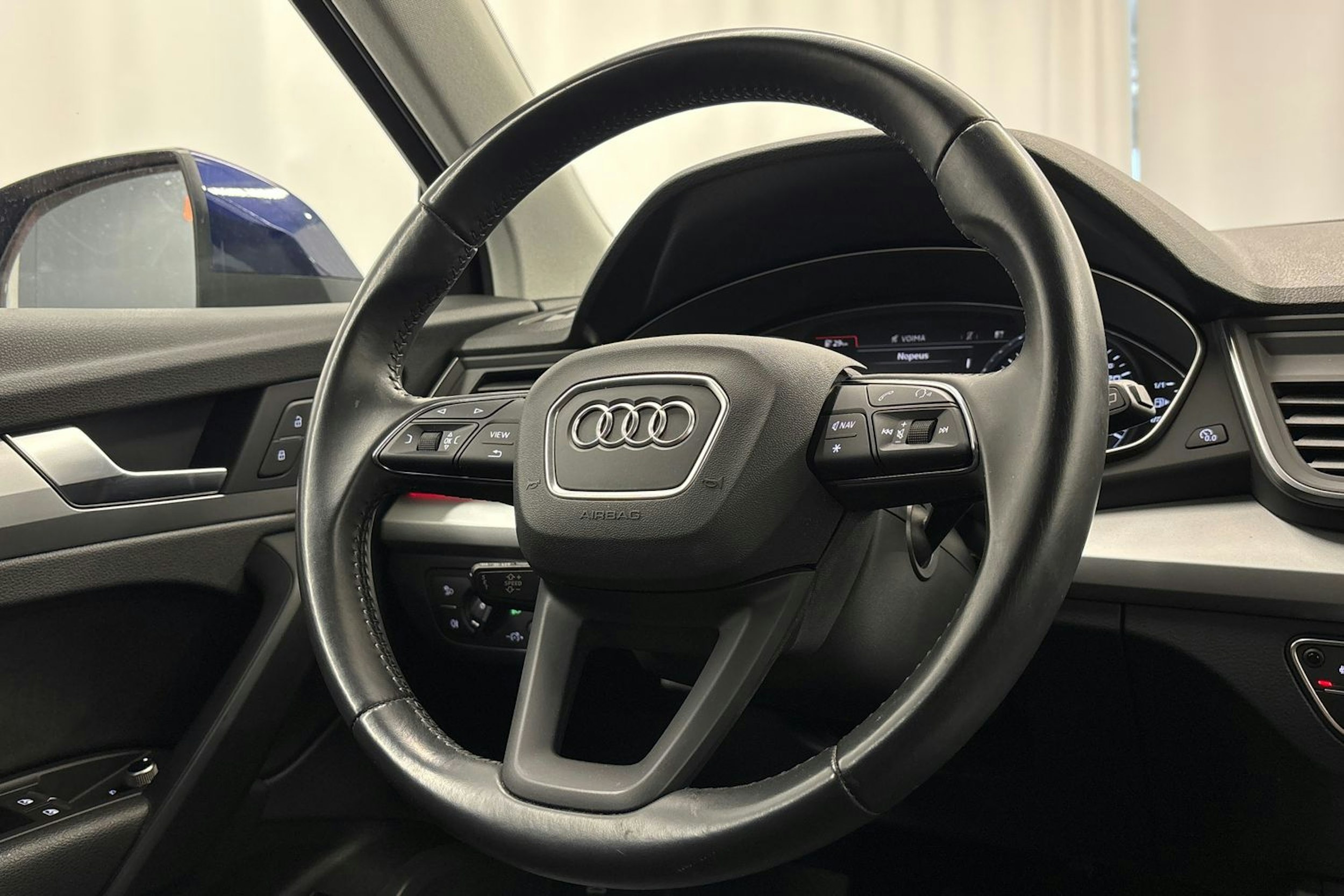 met. sininen Audi Q5 2020 kuva 15.