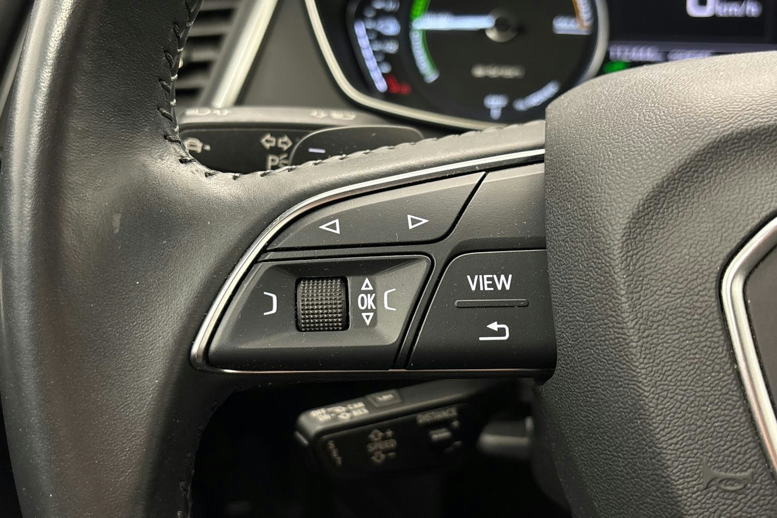 met. sininen Audi Q5 2020 kuva 16.