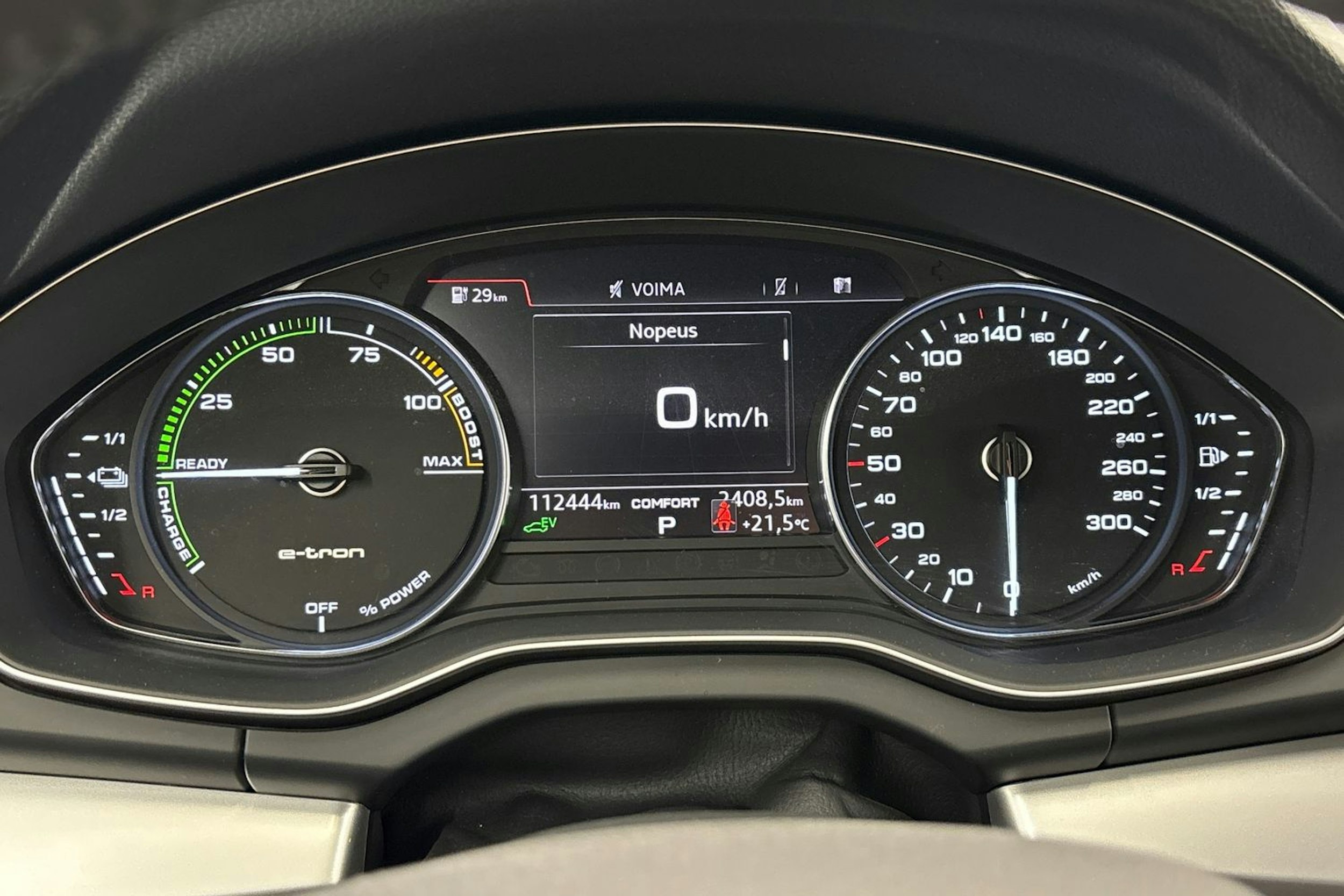 met. sininen Audi Q5 2020 kuva 19.