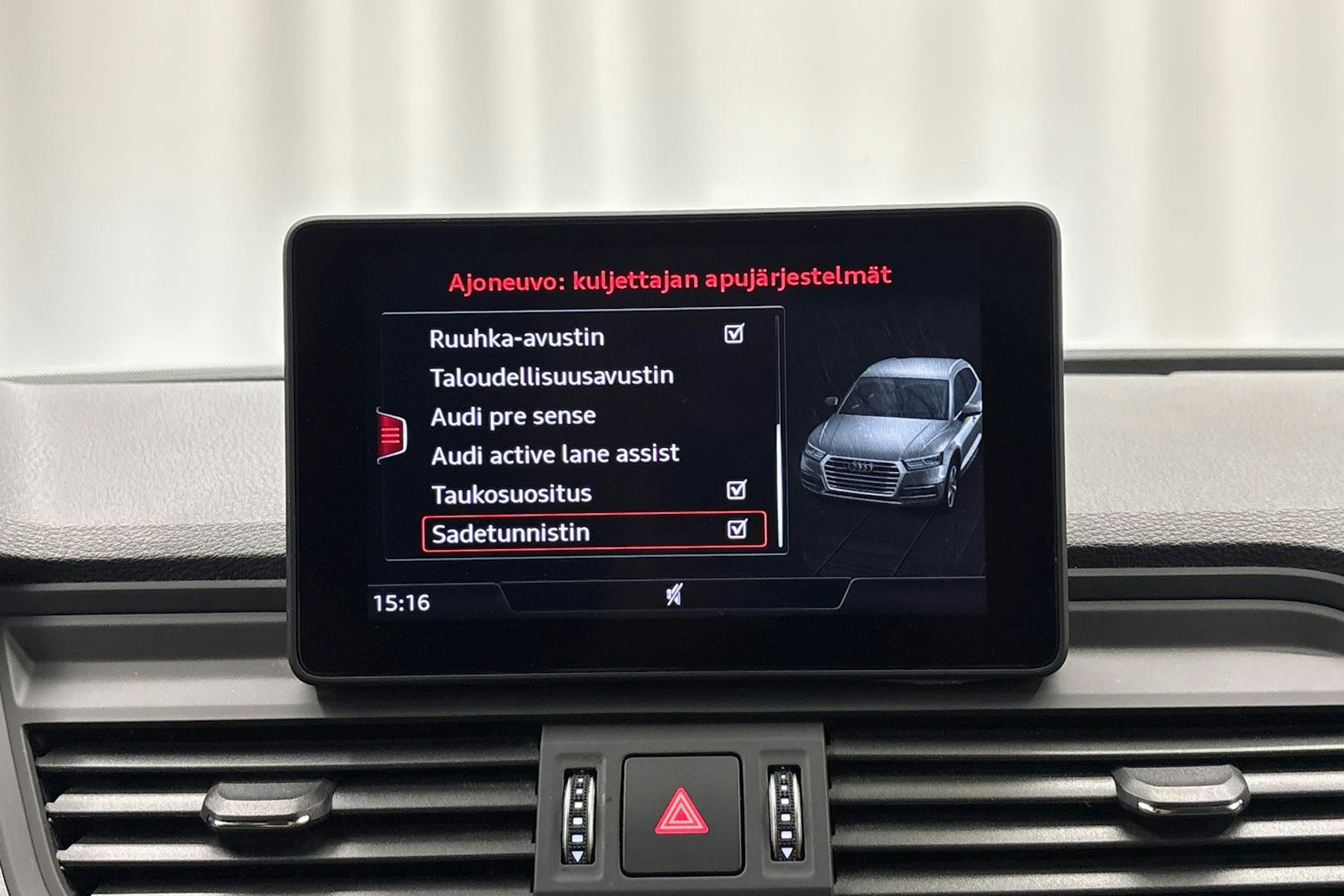 met. sininen Audi Q5 2020 kuva 22.
