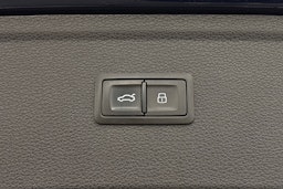 met. sininen Audi Q5 2020 kuva 28.