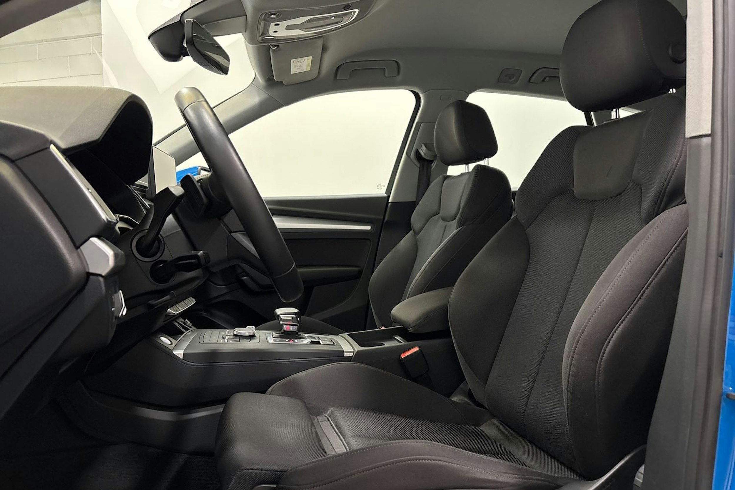 met. sininen Audi Q5 2020 kuva 14.