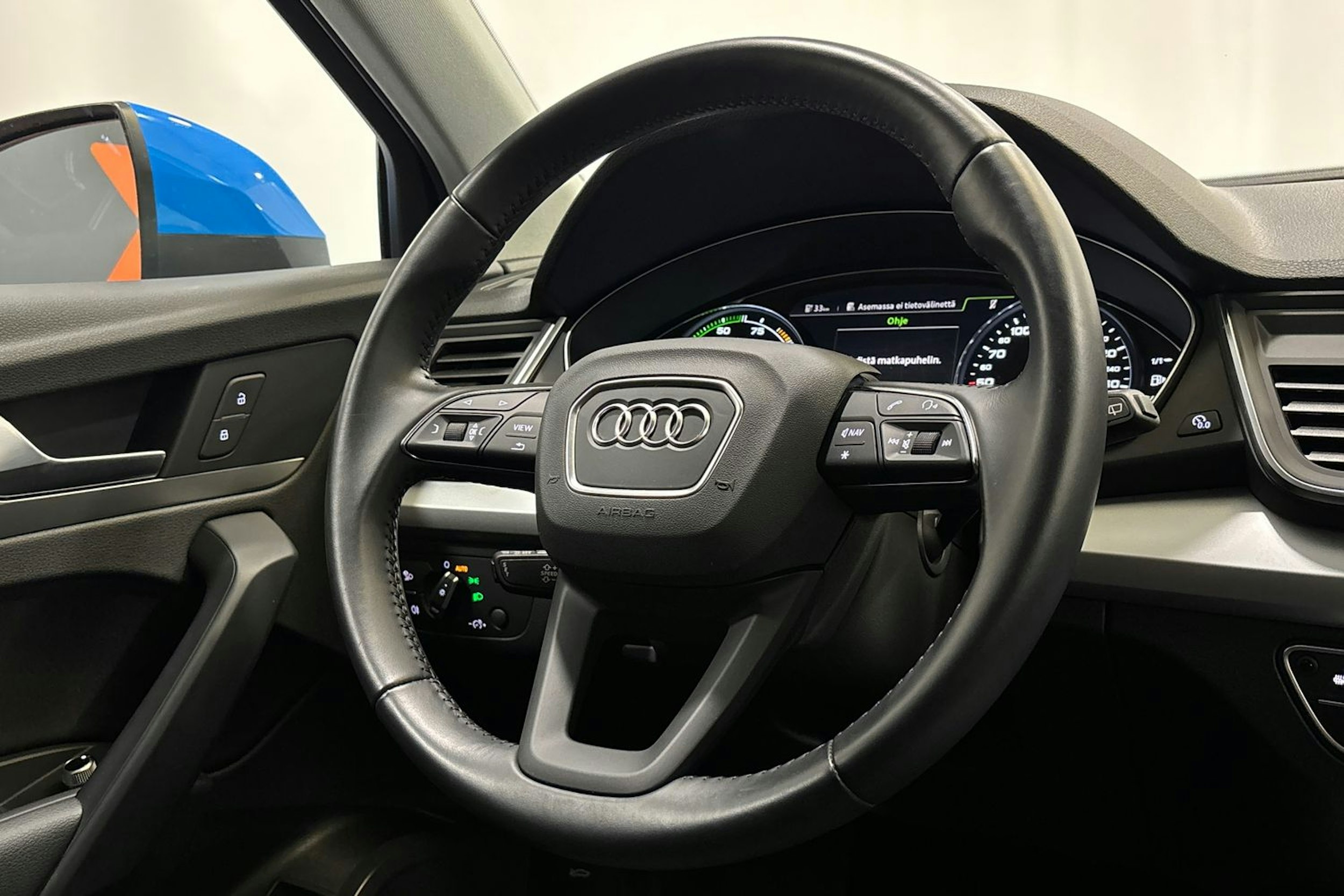 met. sininen Audi Q5 2020 kuva 15.