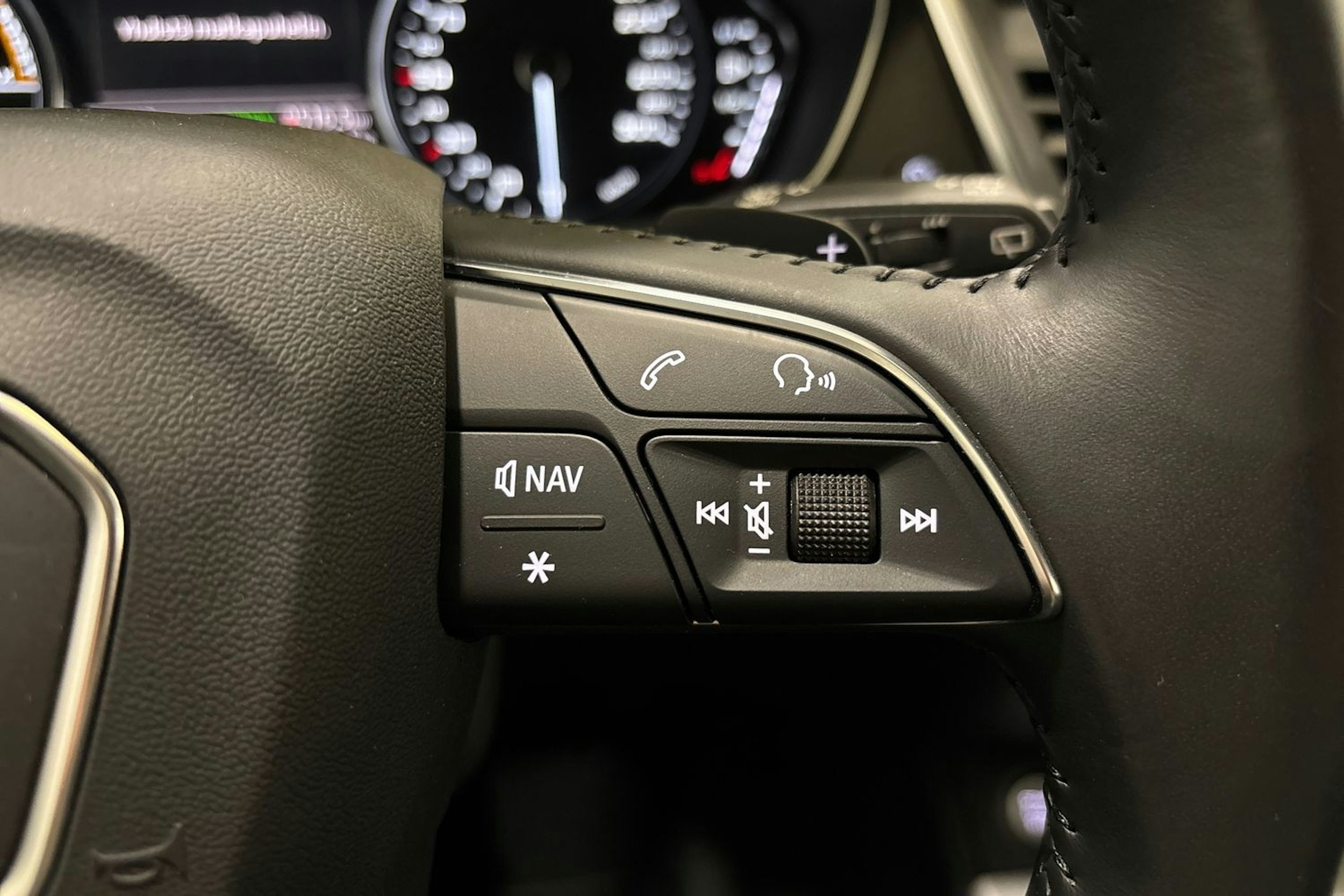 met. sininen Audi Q5 2020 kuva 17.