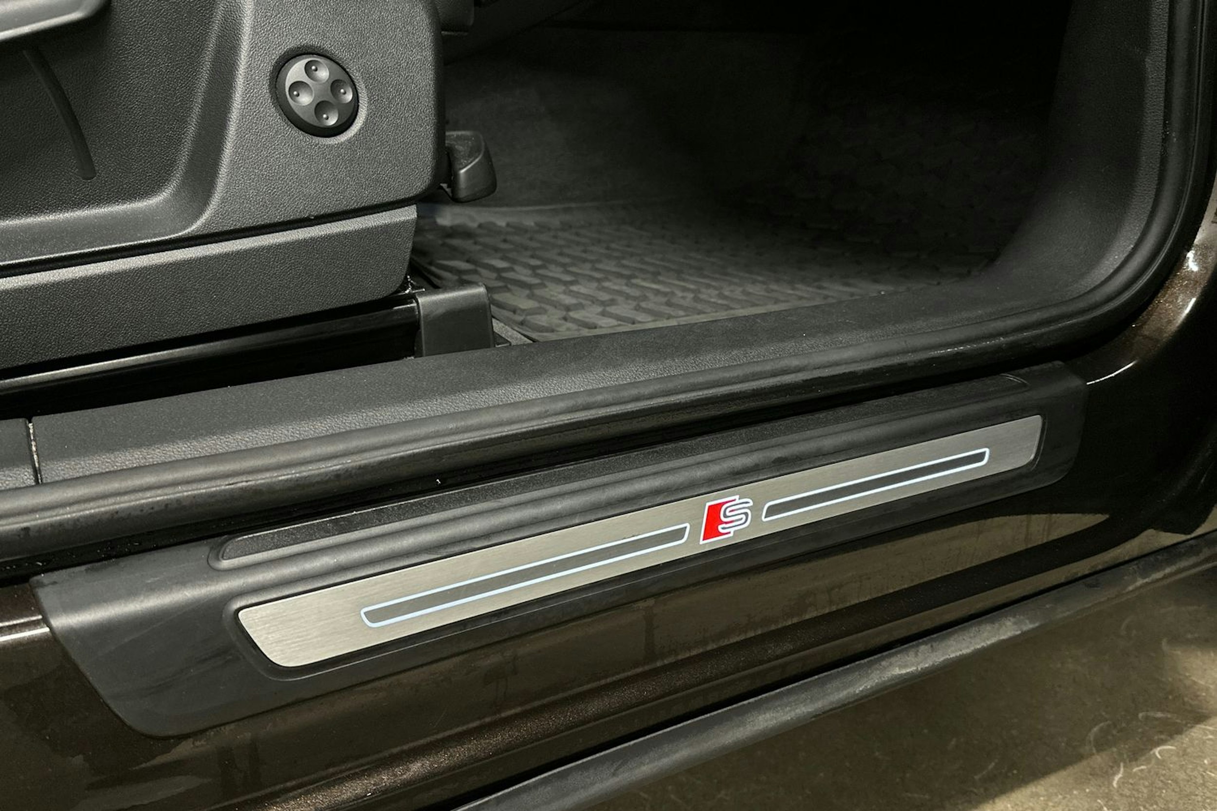 ruskea (beige) Audi Q5 2020 kuva 15.