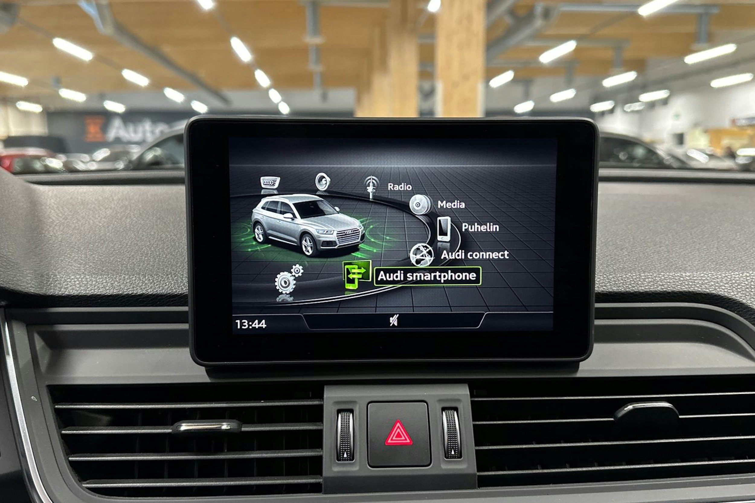 ruskea (beige) Audi Q5 2020 kuva 18.