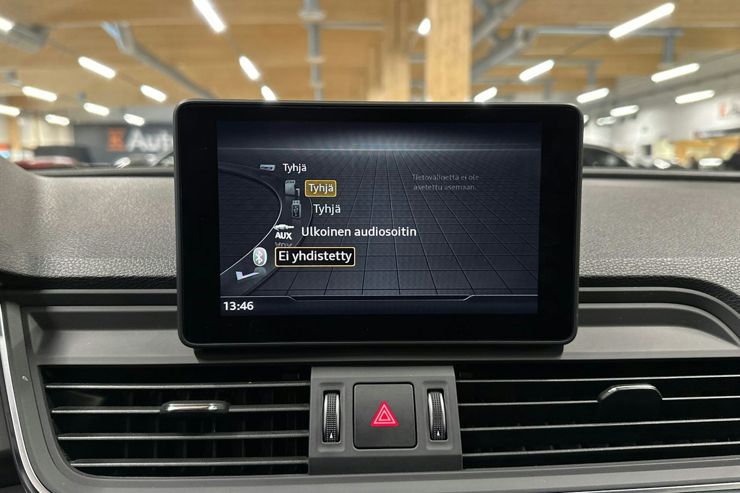 ruskea (beige) Audi Q5 2020 kuva 20.