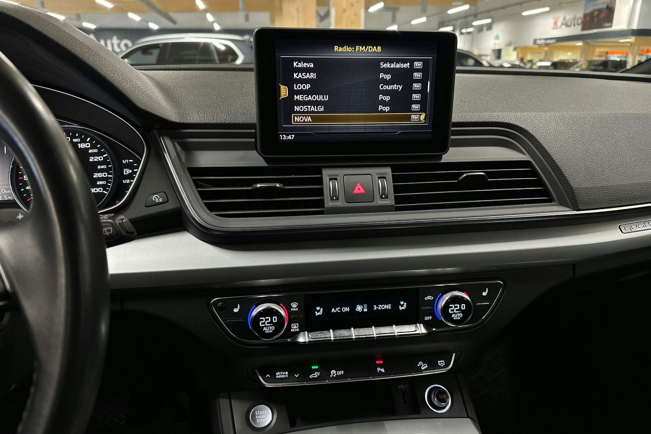 ruskea (beige) Audi Q5 2020 kuva 21.