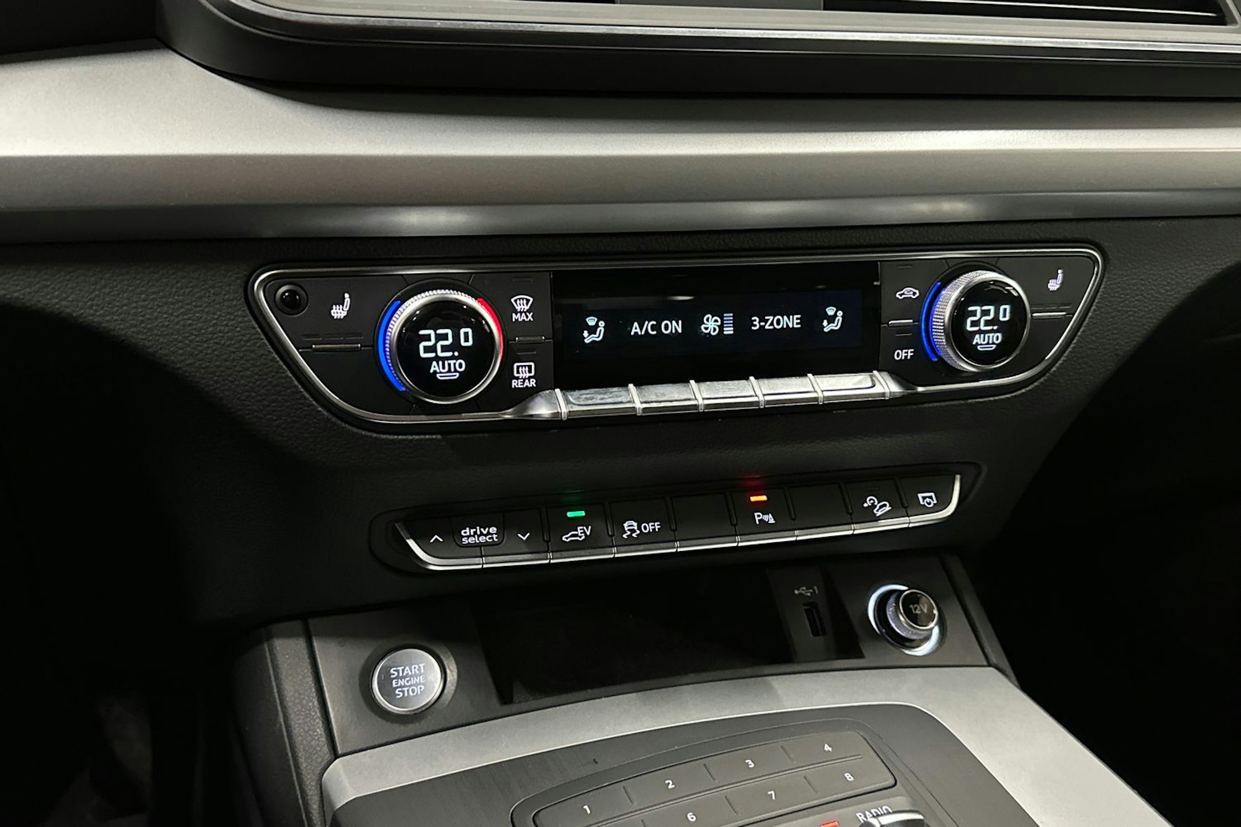 ruskea (beige) Audi Q5 2020 kuva 22.