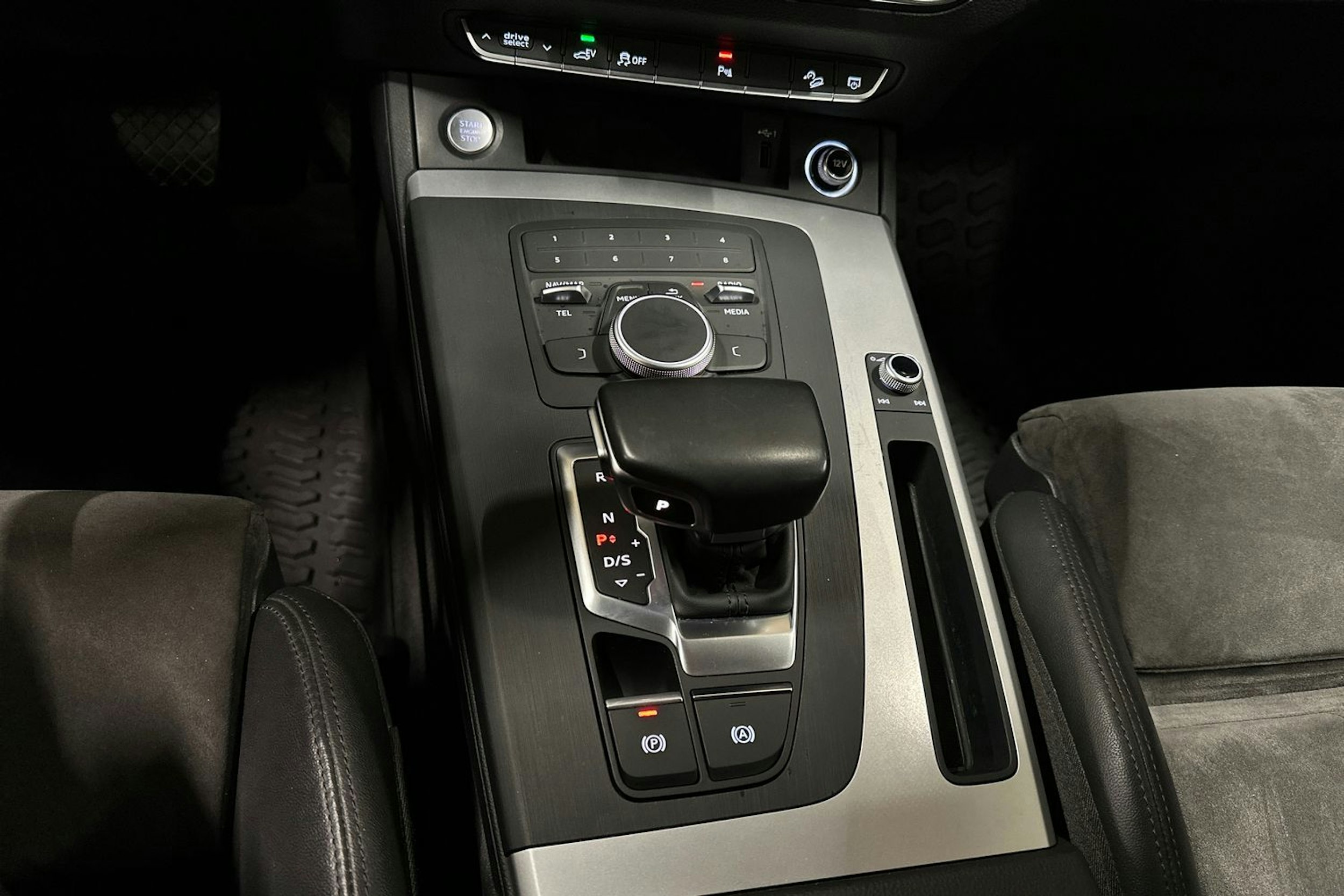 ruskea (beige) Audi Q5 2020 kuva 23.