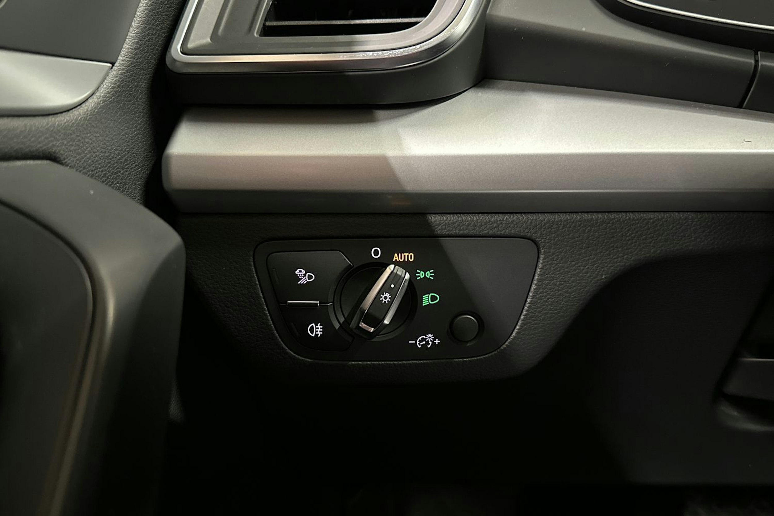 ruskea (beige) Audi Q5 2020 kuva 27.