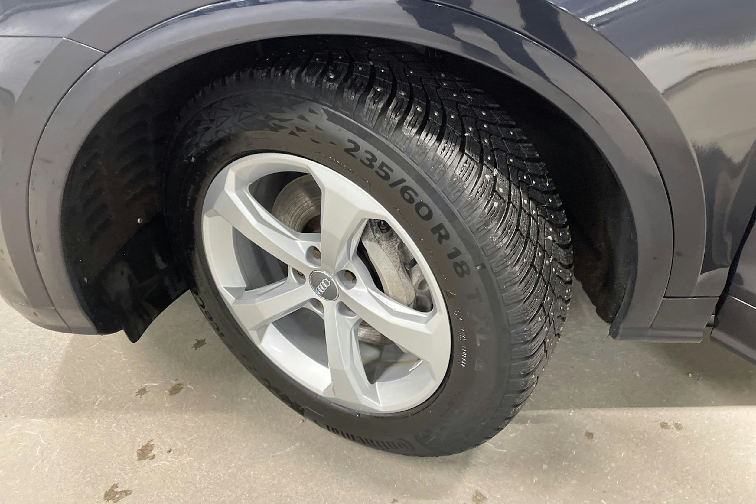 Sininen Audi Q5 2020 kuva 13.