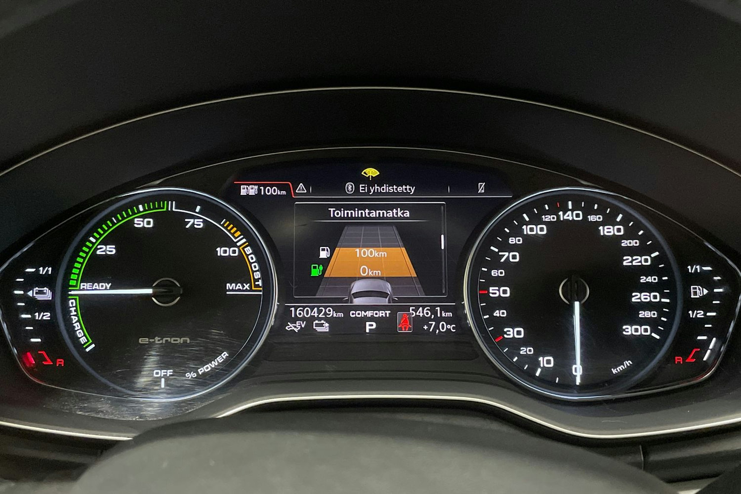 Sininen Audi Q5 2020 kuva 15.