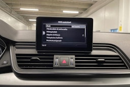 Sininen Audi Q5 2020 kuva 18.