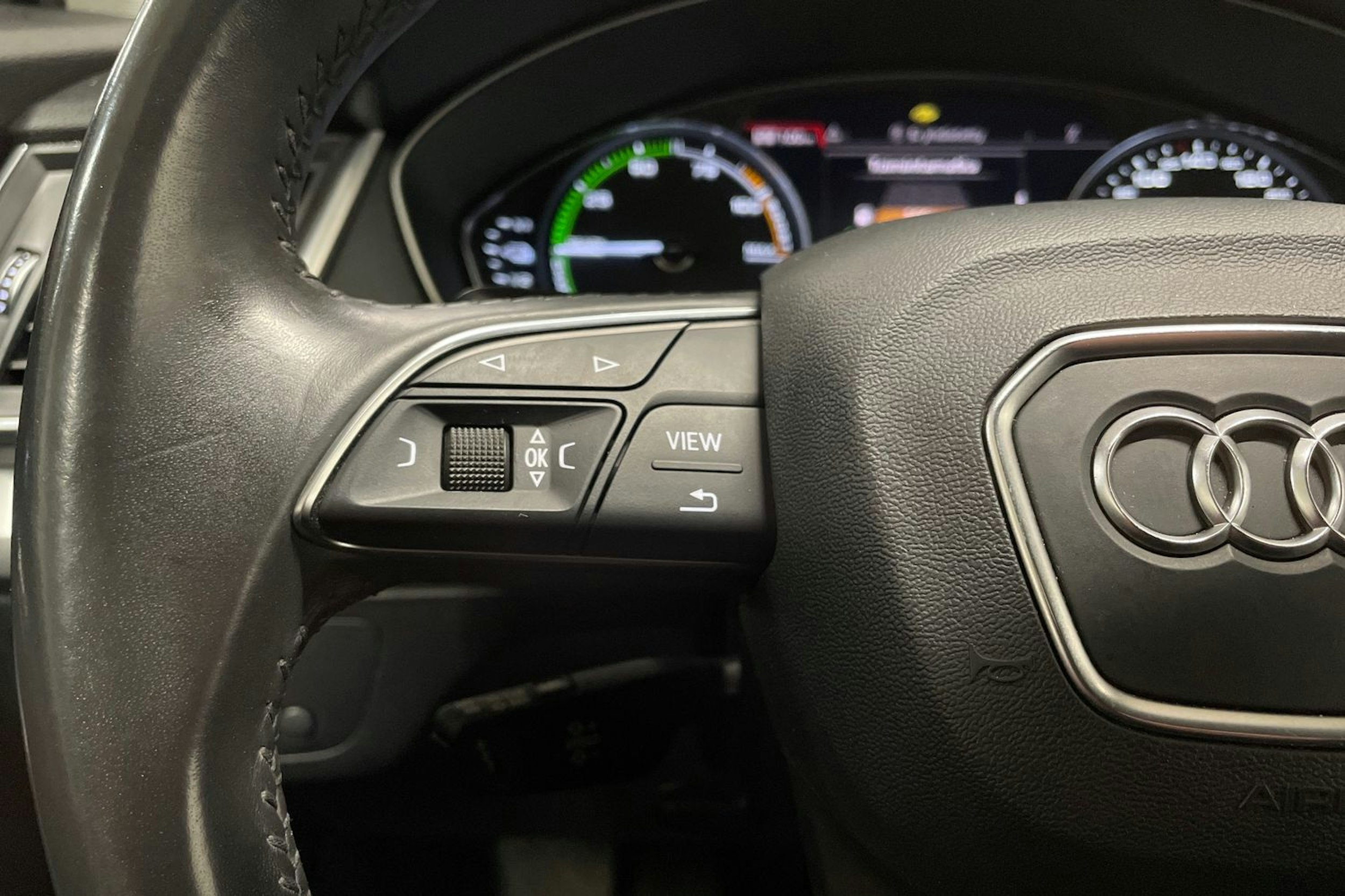 Sininen Audi Q5 2020 kuva 21.