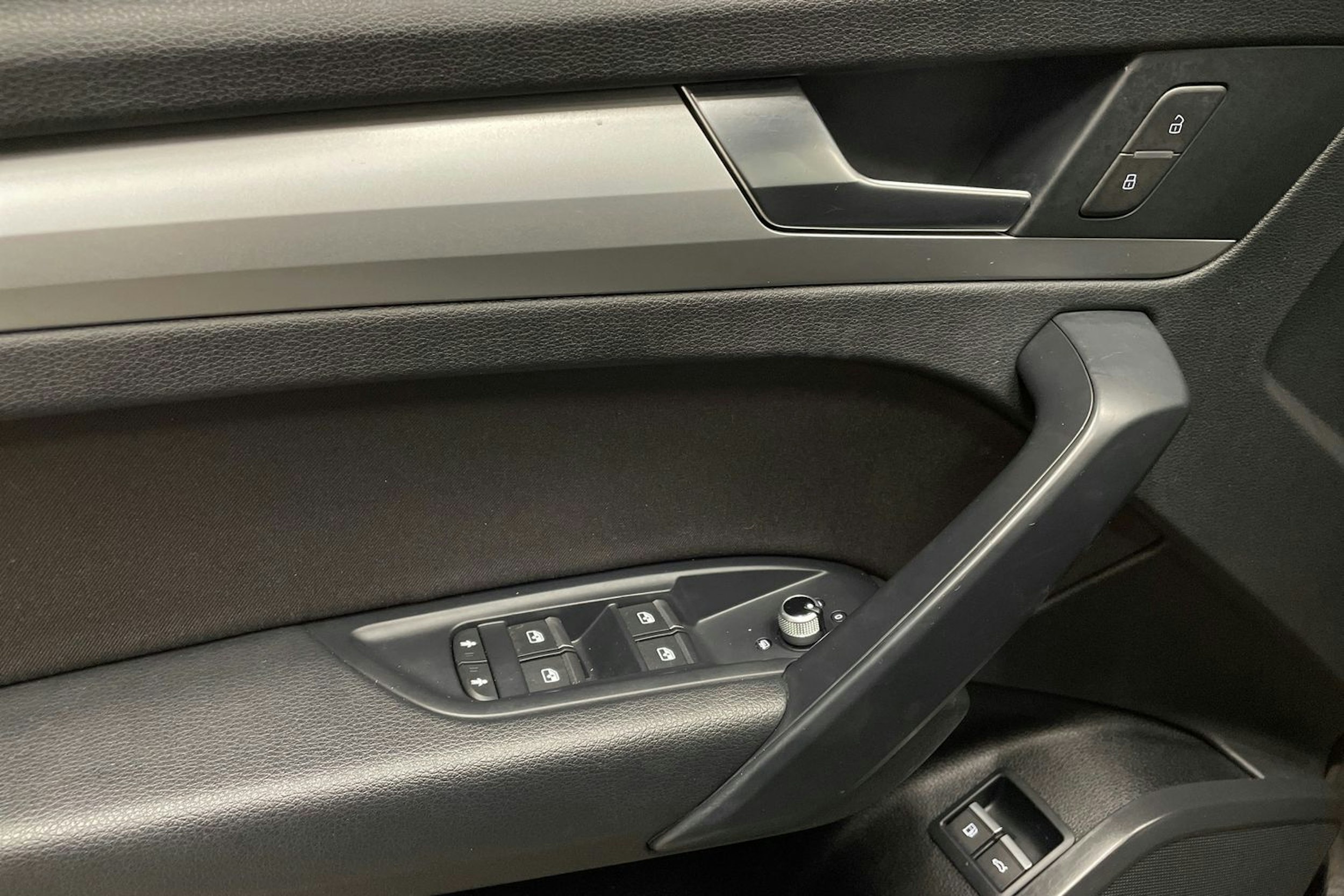 Sininen Audi Q5 2020 kuva 23.