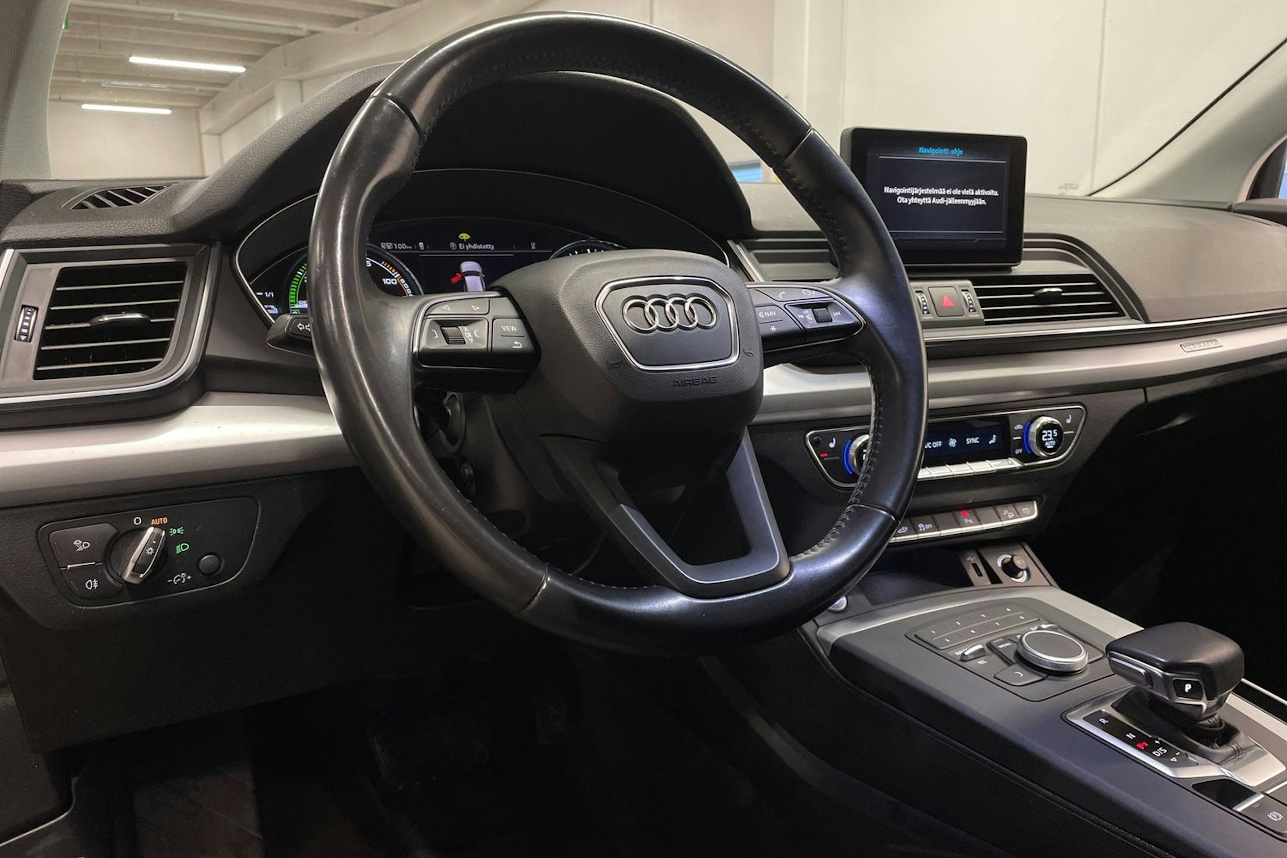 Sininen Audi Q5 2020 kuva 24.