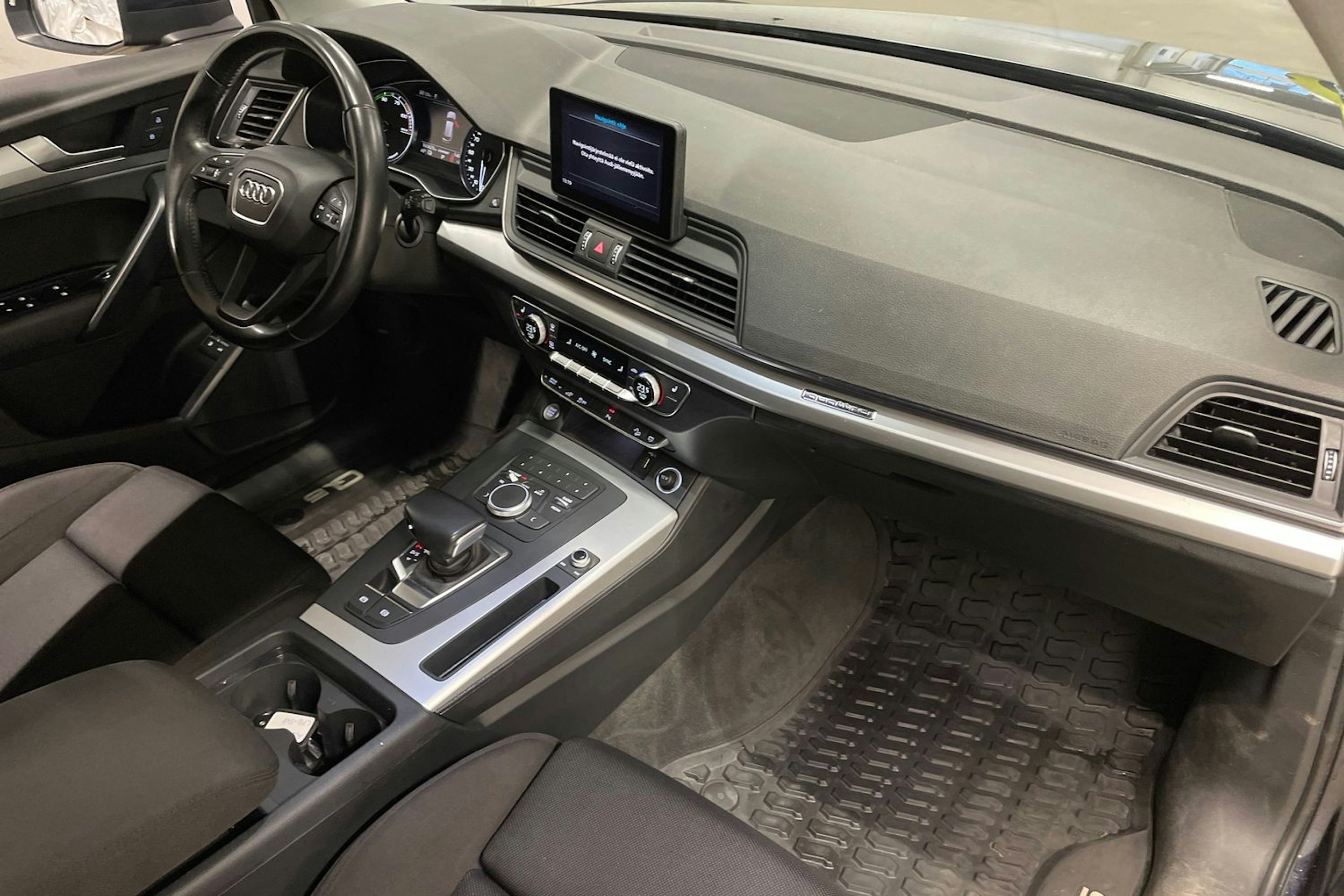 Sininen Audi Q5 2020 kuva 26.