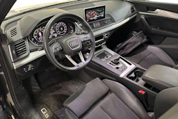 Harmaa Audi Q5 2020 kuva 3.