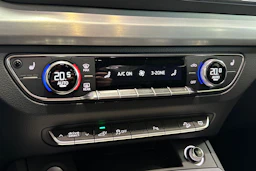 Harmaa Audi Q5 2020 kuva 13.