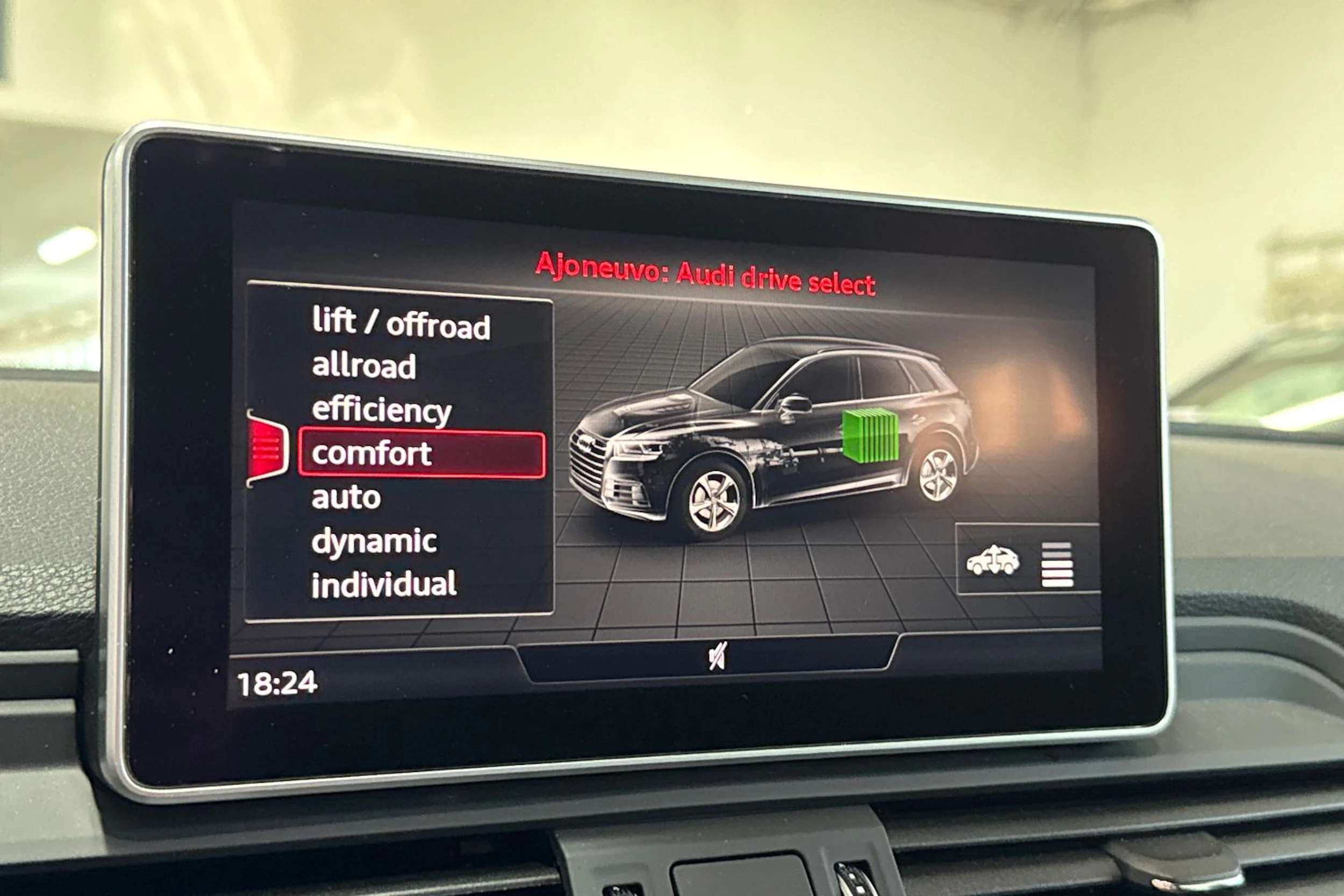 Harmaa Audi Q5 2020 kuva 14.