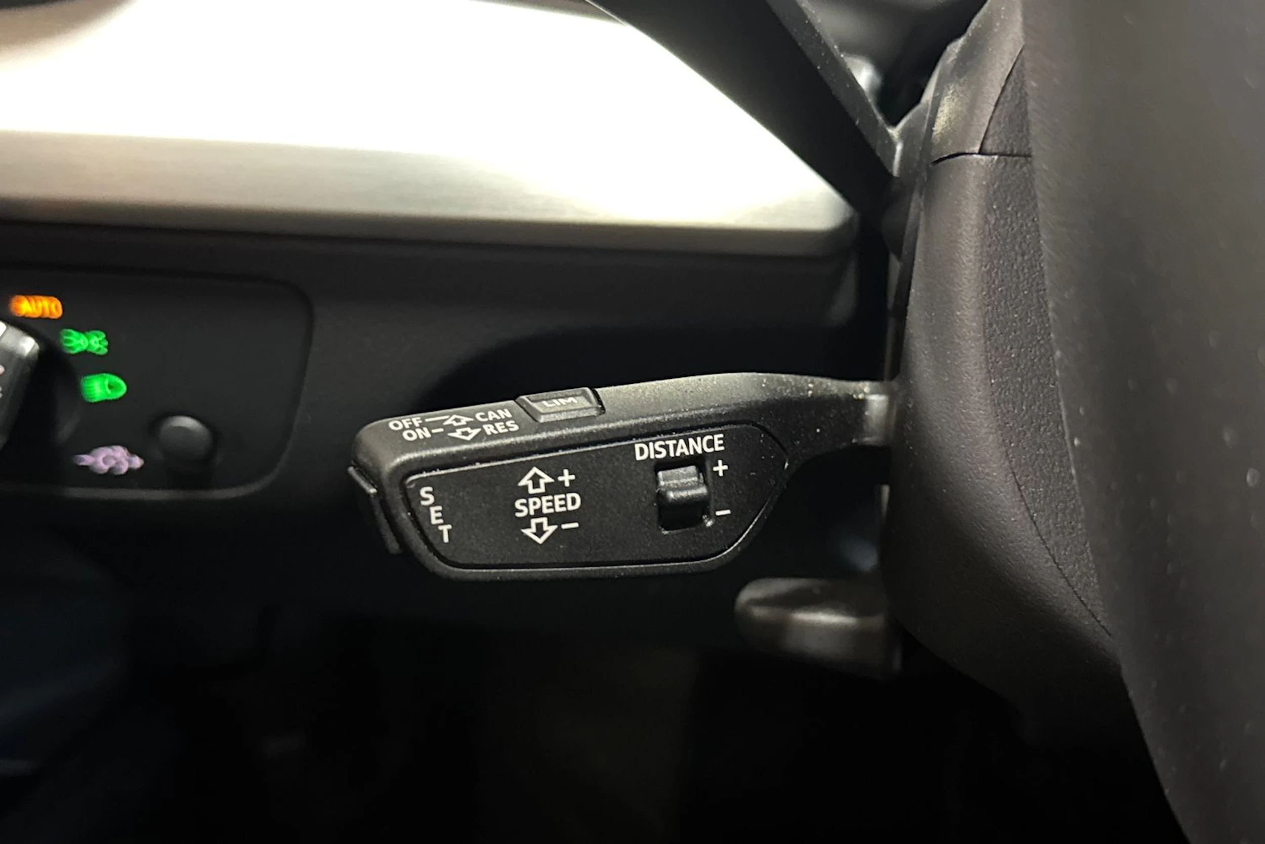 Harmaa Audi Q5 2020 kuva 15.