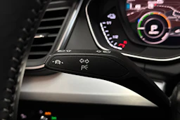 Harmaa Audi Q5 2020 kuva 16.