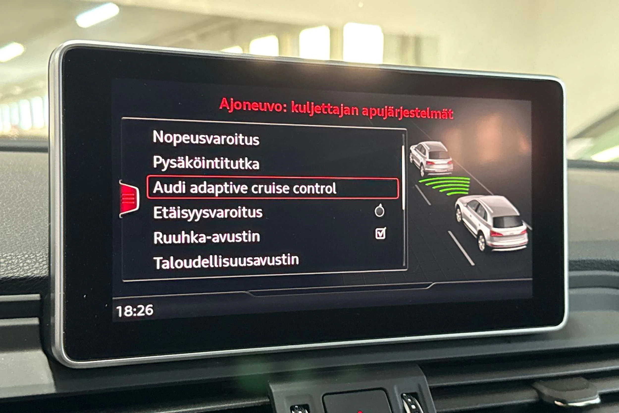 Harmaa Audi Q5 2020 kuva 17.