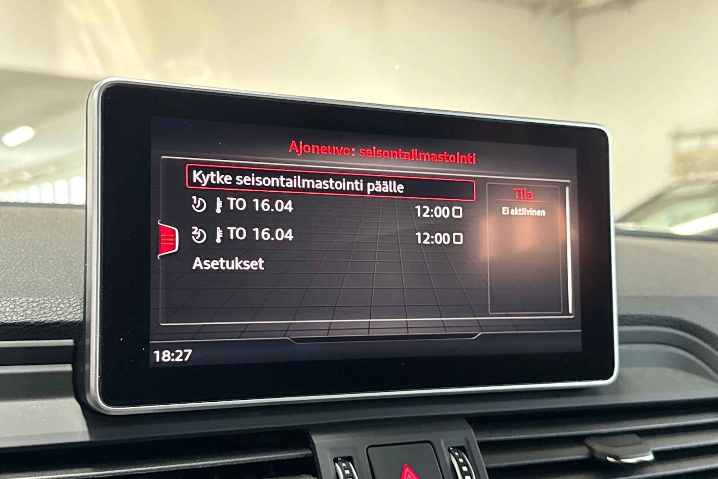 Harmaa Audi Q5 2020 kuva 19.