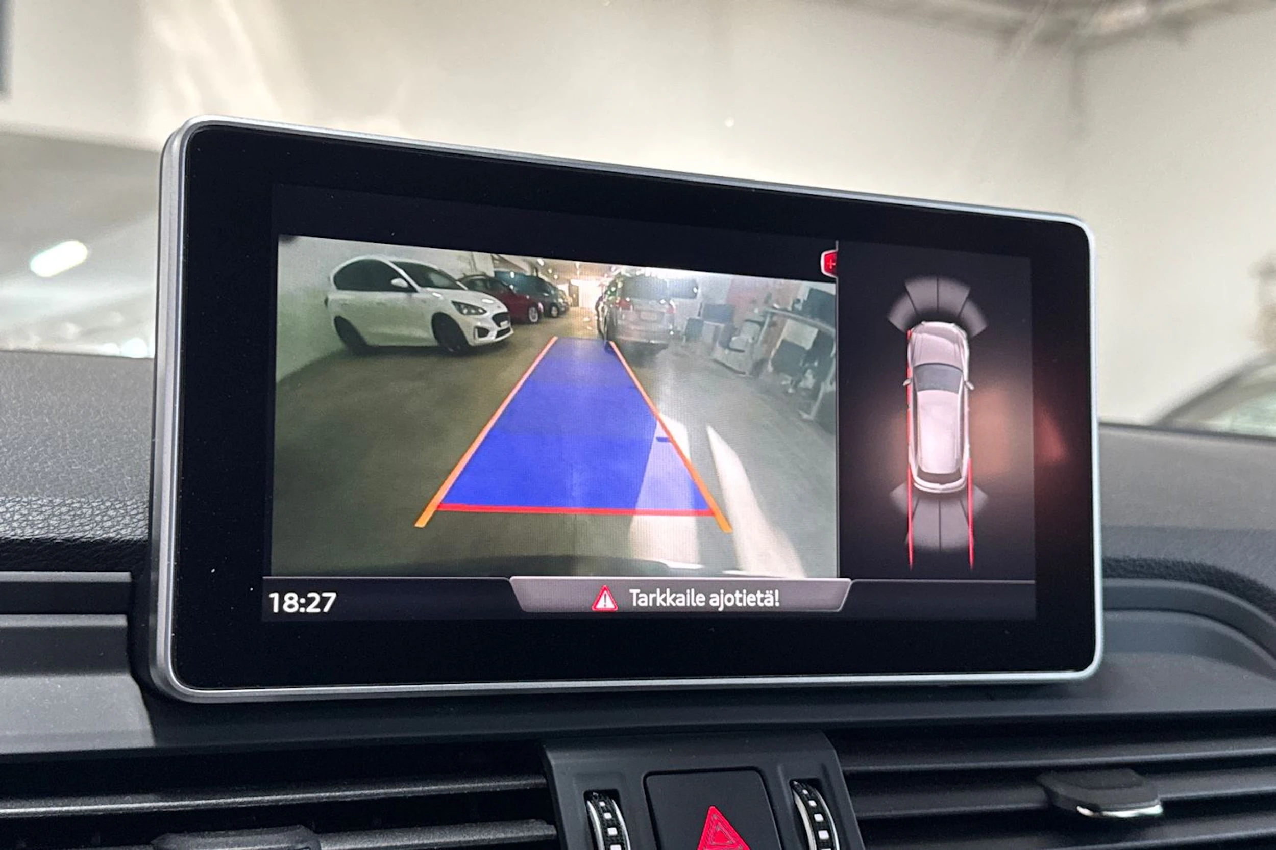 Harmaa Audi Q5 2020 kuva 21.