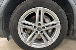 Harmaa Audi Q5 2020 kuva 22.