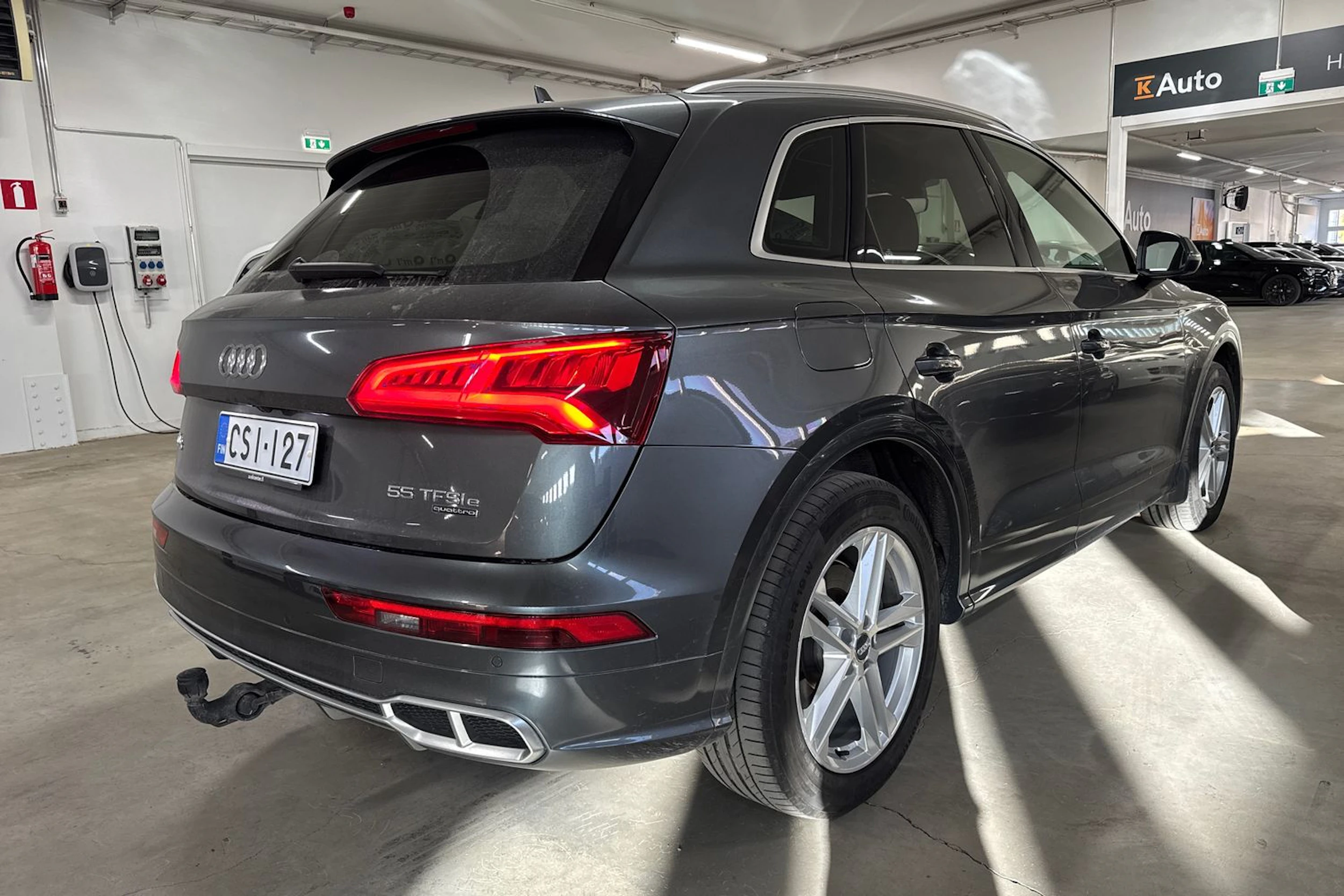 Harmaa Audi Q5 2020 kuva 29.