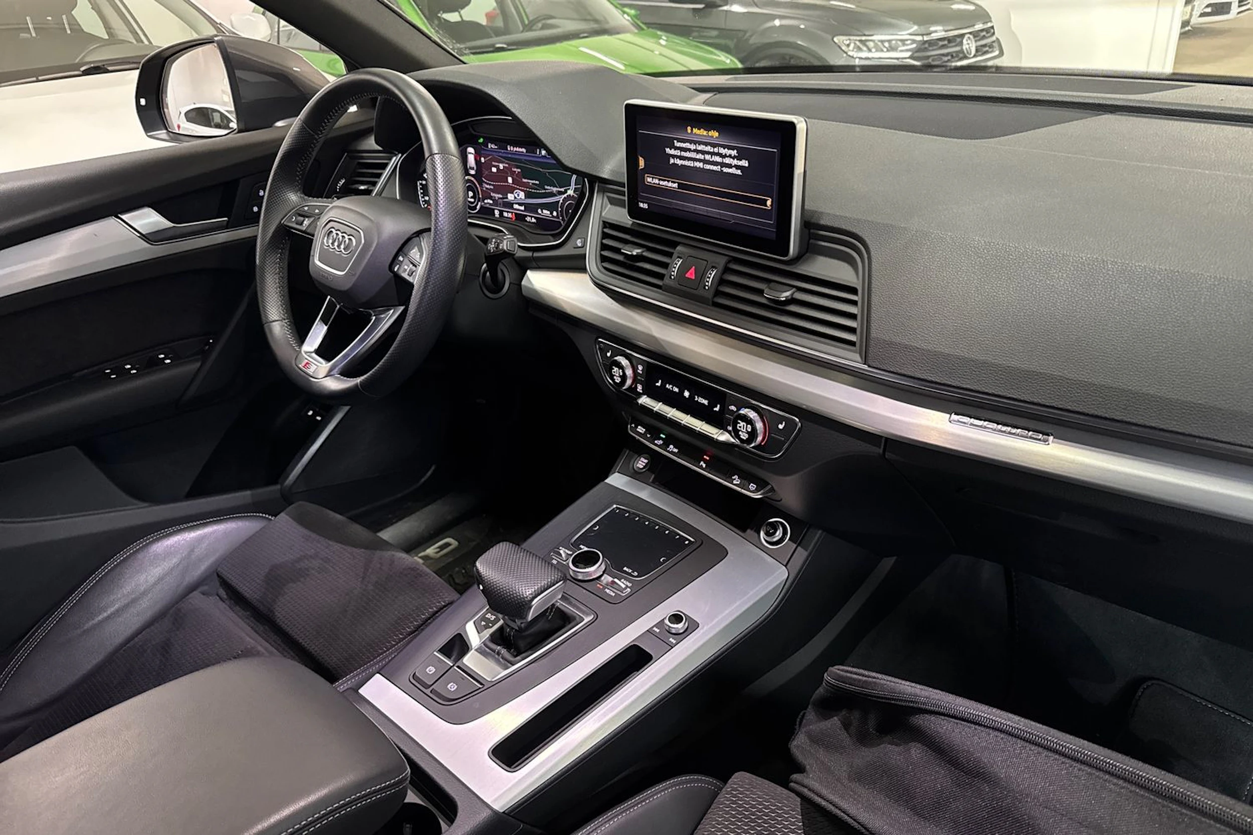 Harmaa Audi Q5 2020 kuva 30.