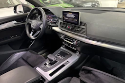 Harmaa Audi Q5 2020 kuva 30.