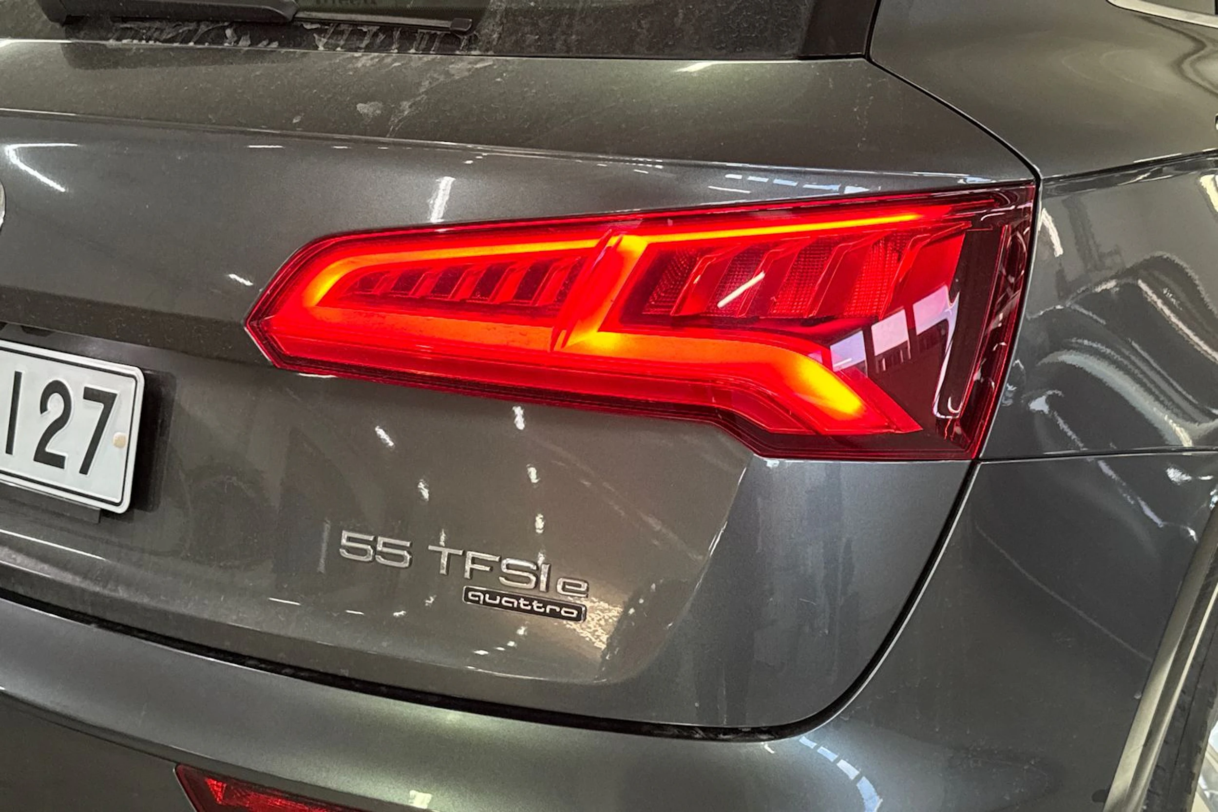 Harmaa Audi Q5 2020 kuva 31.